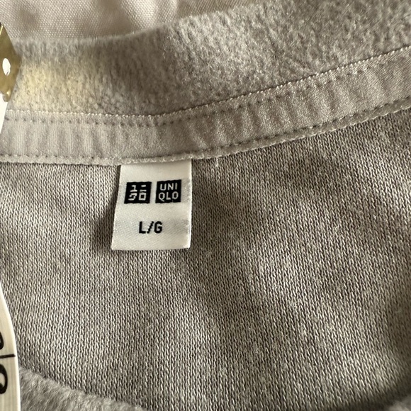 3/$30 - UNIQLO HEATTECH light grey top - Picture 5 of 7